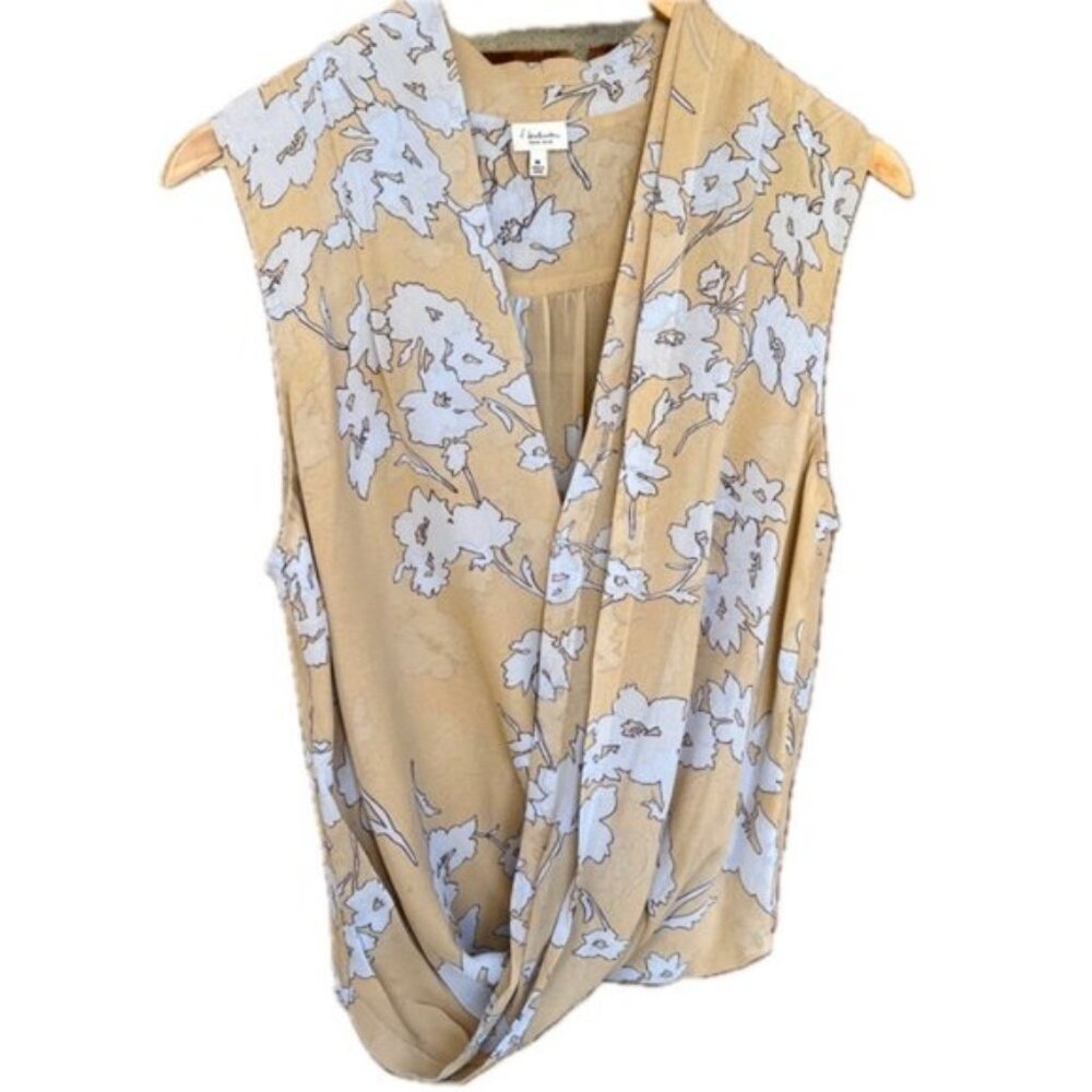 Aritzia Babaton  100 % silk Harper Blouse Sleeveless  floral Size M